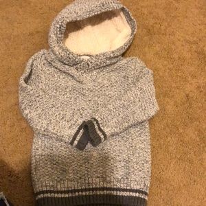 Gray sweater, in excellent condition
